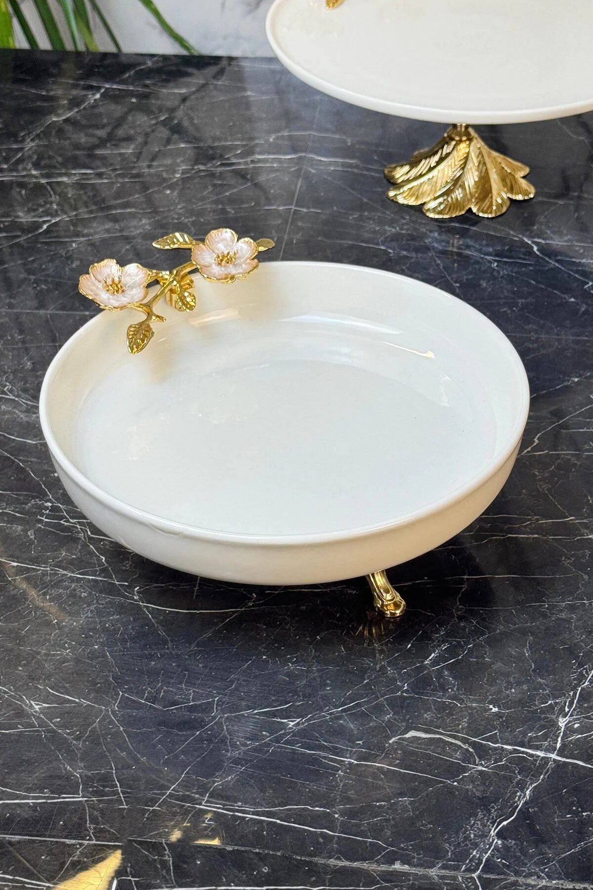 Laleza Taban Ayaklı Sunum Kasesi & Porselen Gold Detaylı Ayaklı Kase