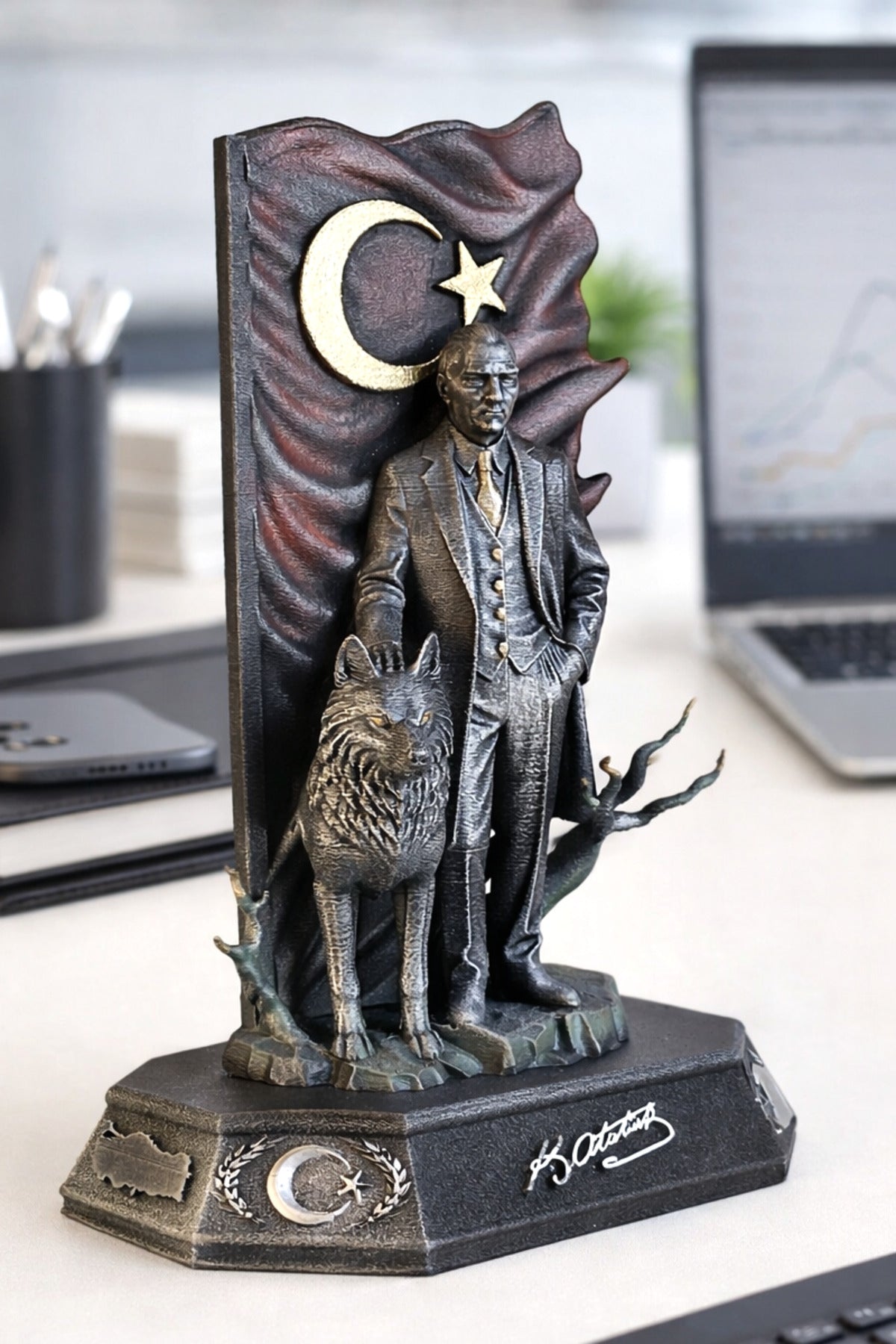 Atatürk Yanında kurt Arkası Boydan Bayraklı Biblo