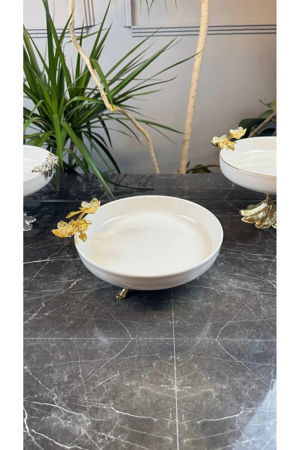 Gold Metal Ayaklı Salata Sunum Kasesi Tabağı & Çift Çiçek Model