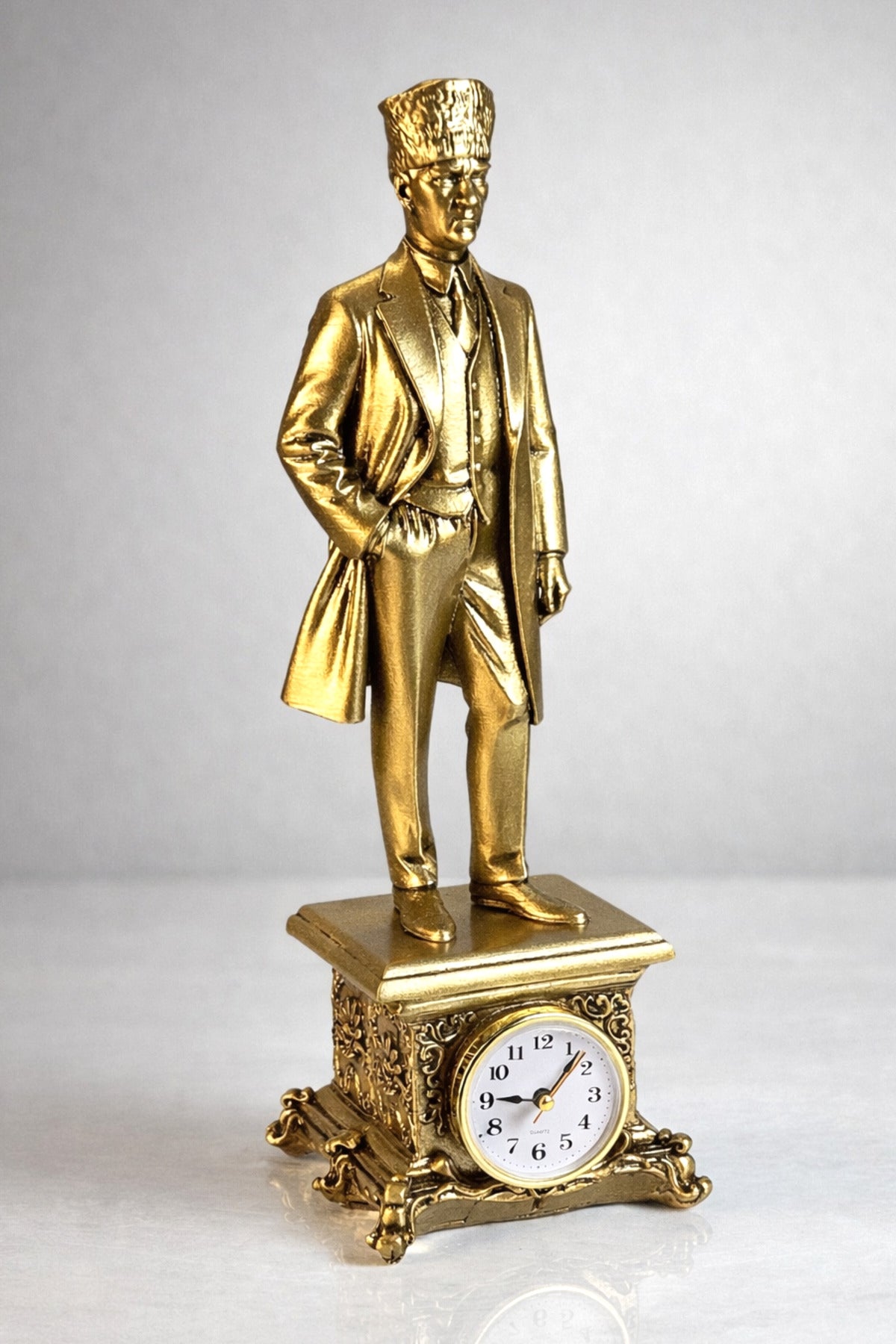 Paltolu Atatürk Gold Sattli Büyük Boy