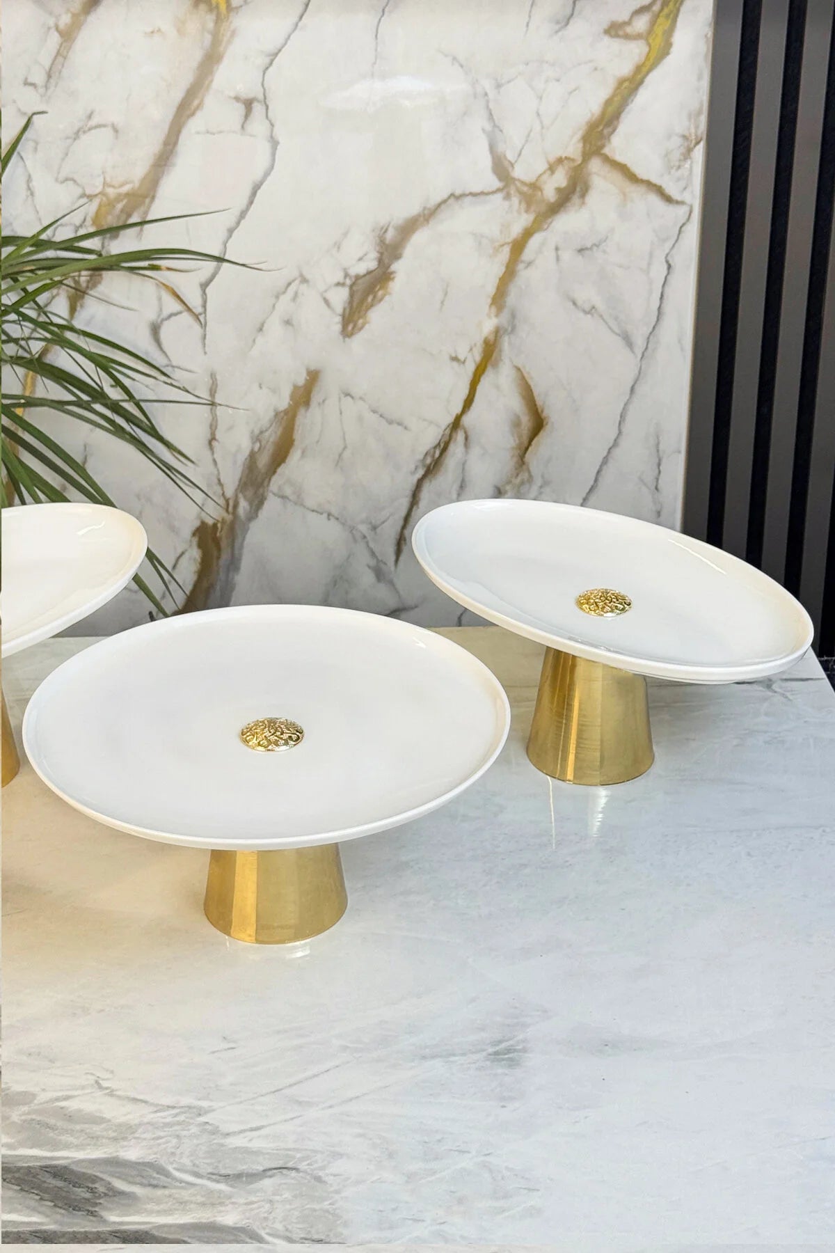 Porselen Gold Metal Ayaklı Tabak & Pasta Kek Kurabiye Sunumluğu Servisliği ( Yıkanabilir)