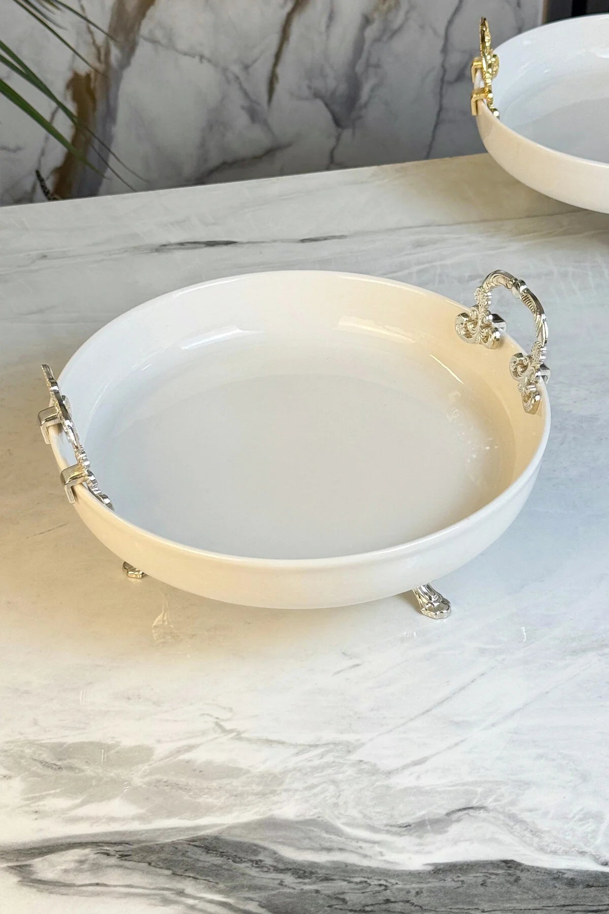 Metal Ayaklı Kulplu Porselen Kase & Salata Meyve Meze Sunumluğu
