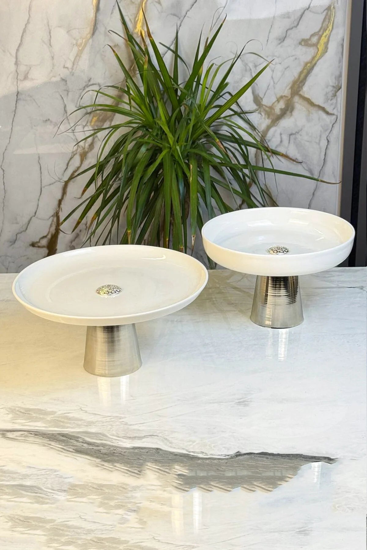 Porselen Gümüş Ayaklı Kase & Salata Meyve Meze Sunumluğu Servisliği 26 CM ( Yıkanabilir)