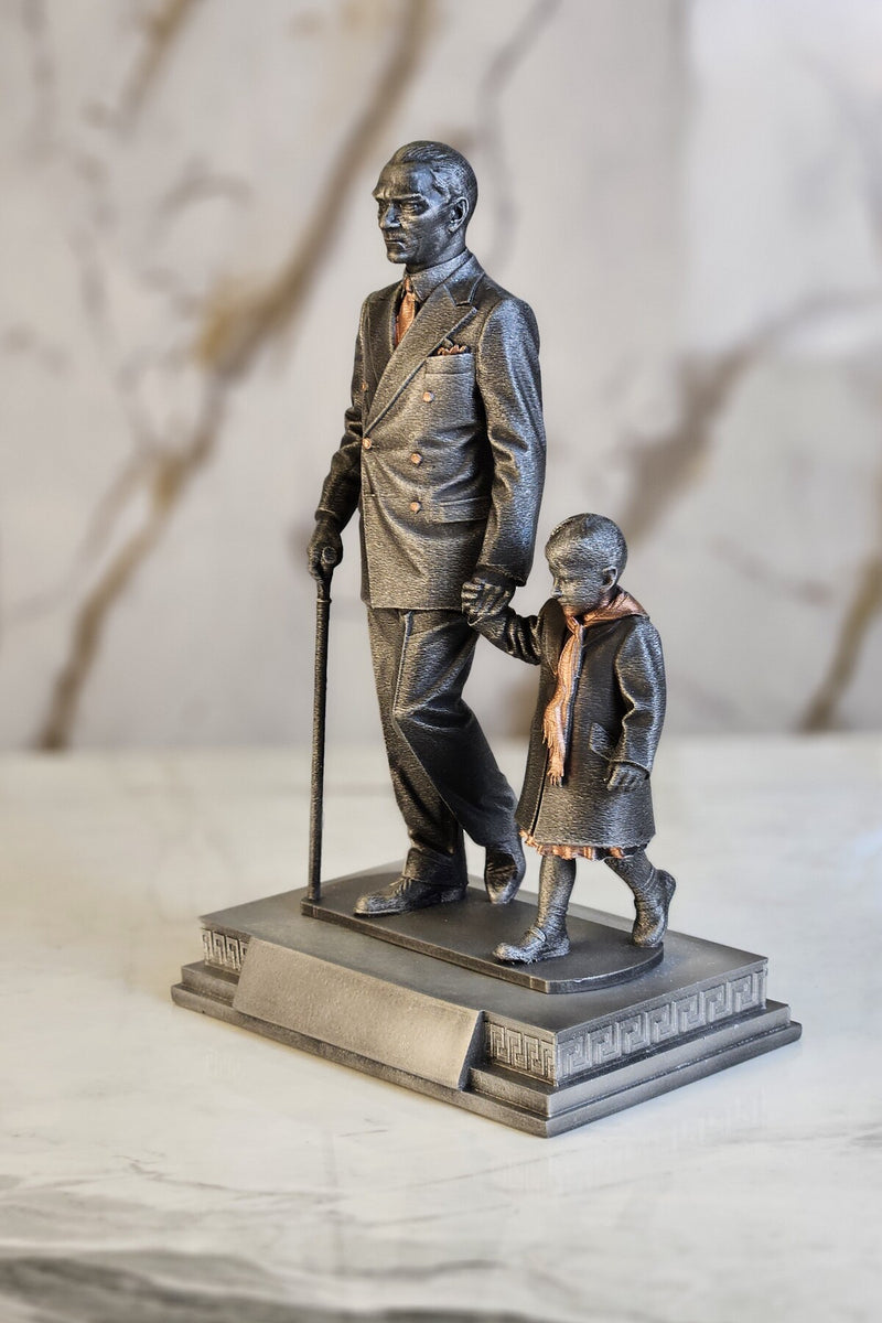 Atatürk Manevi Kızı Ülkü Dekoratif biblo