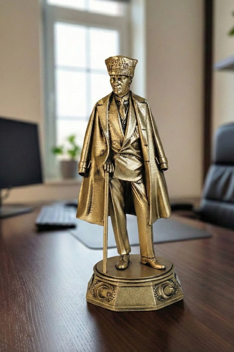 Atatürk Paltolu ve Bastonlu biblo Gold