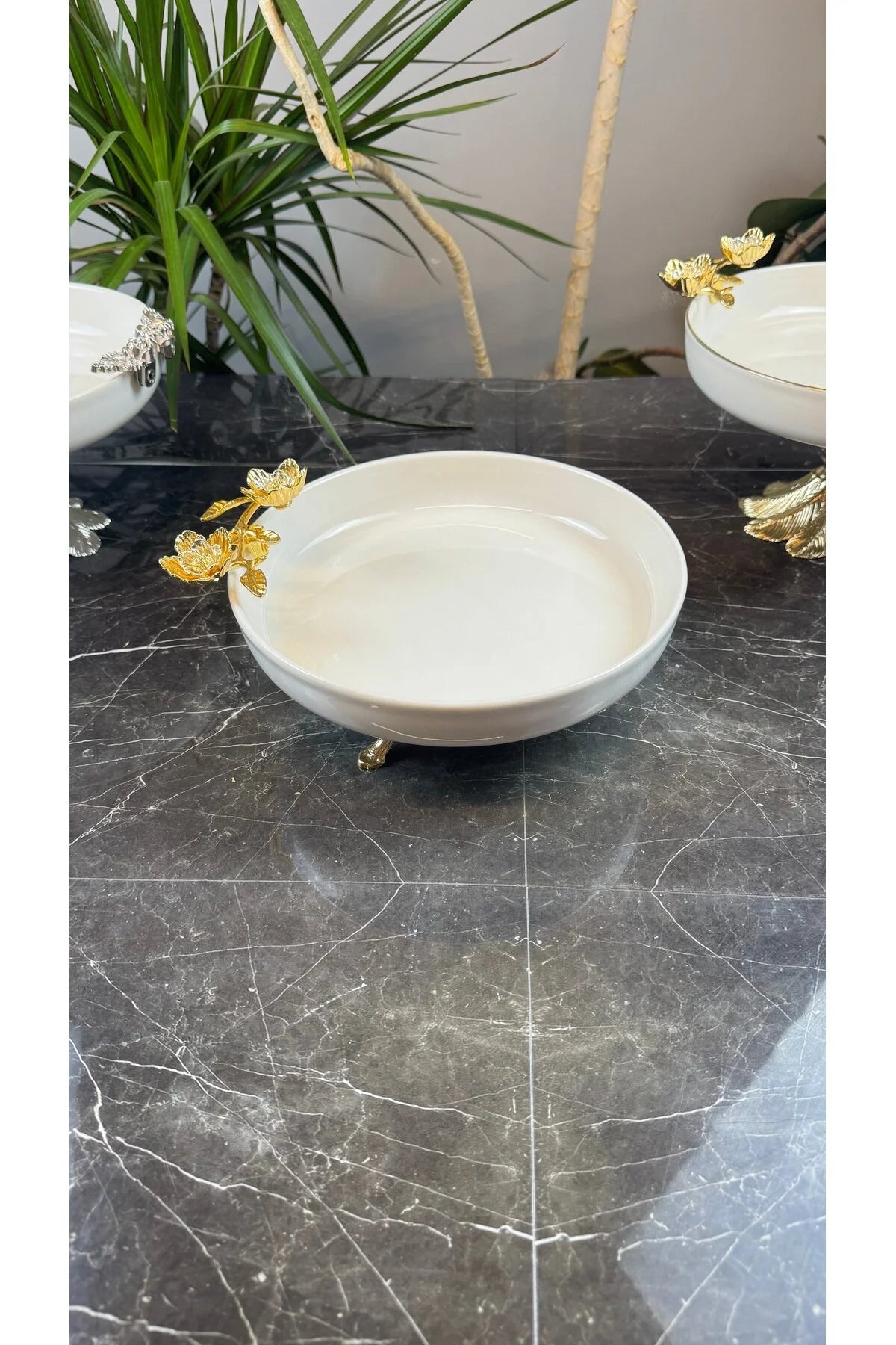 Gold Metal Ayaklı Salata Sunum Kasesi Tabağı & Çift Çiçek Model