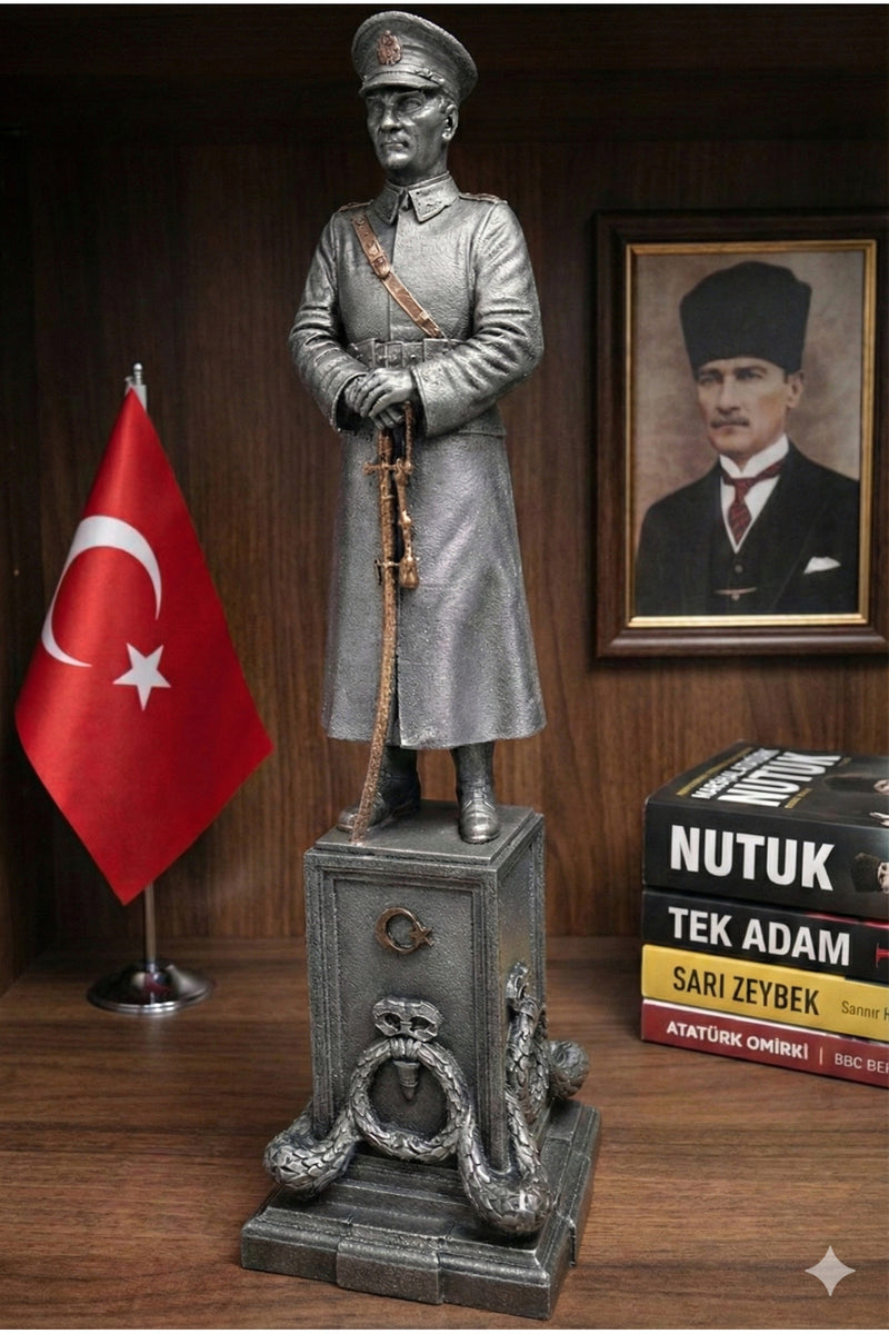 Mareşal Atatürk Anıtı Dekoratif Biblo heykel
