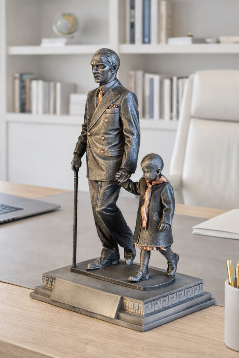 Atatürk Manevi Kızı Ülkü Dekoratif biblo