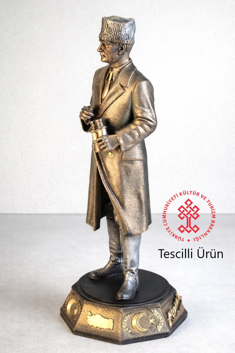 Atatürk Paltolu Dürbün Tutan biblo heykel