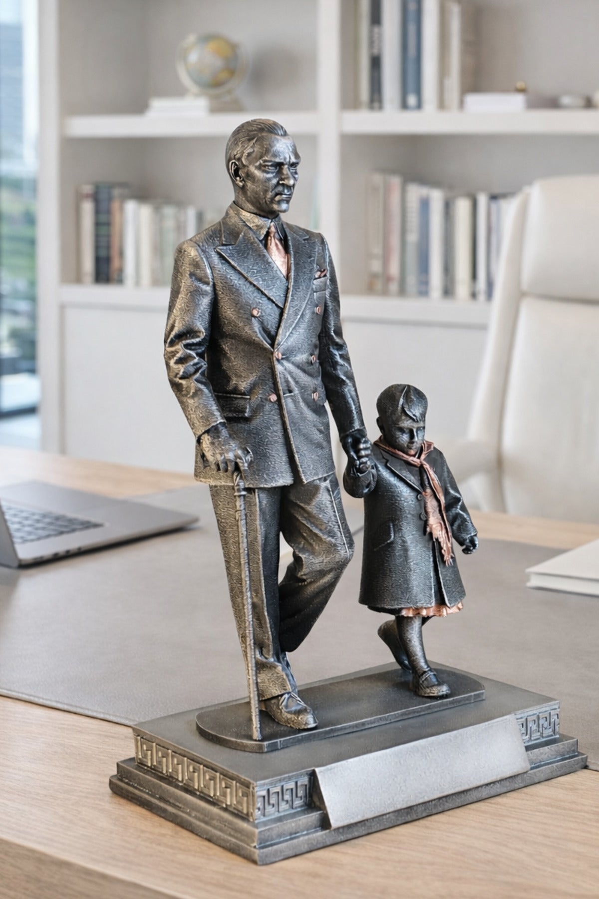 Atatürk Manevi Kızı Ülkü Dekoratif biblo