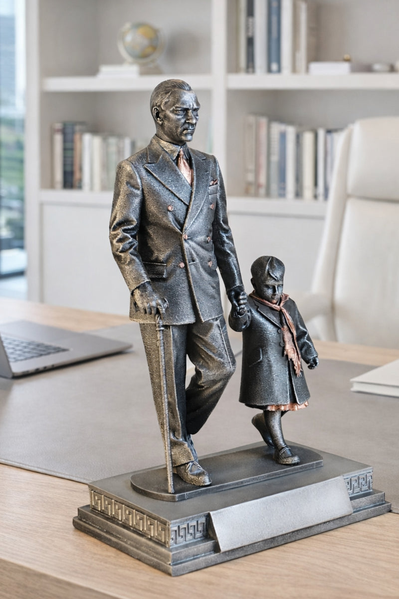 Atatürk Manevi Kızı Ülkü Dekoratif biblo