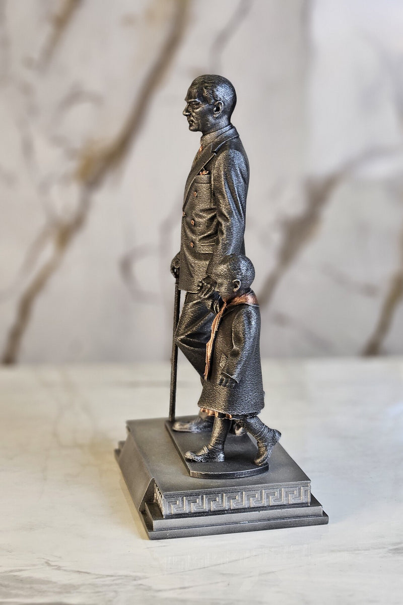 Atatürk Manevi Kızı Ülkü Dekoratif biblo