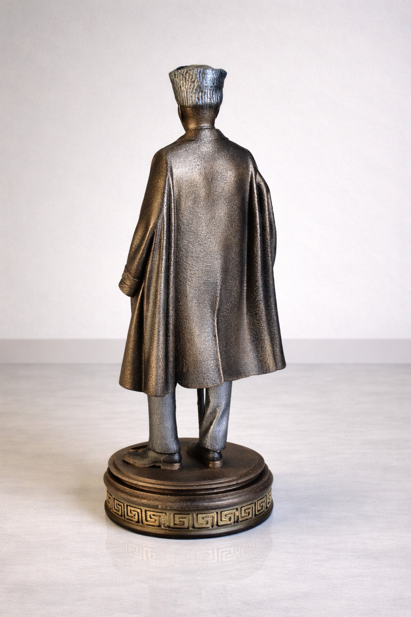 Atatürk Elinde baston Tutan Paltolu Dekoratif Biblo Heykel