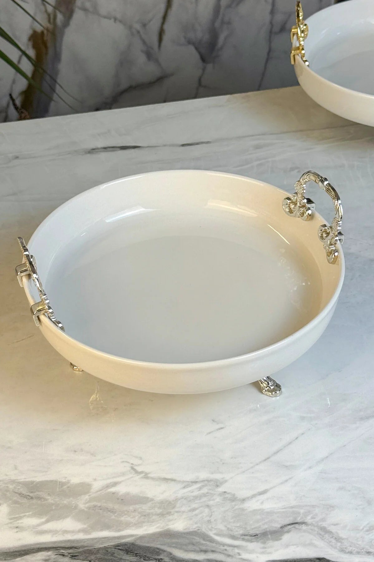 Metal Ayaklı Kulplu Porselen Kase & Salata Meyve Meze Sunumluğu