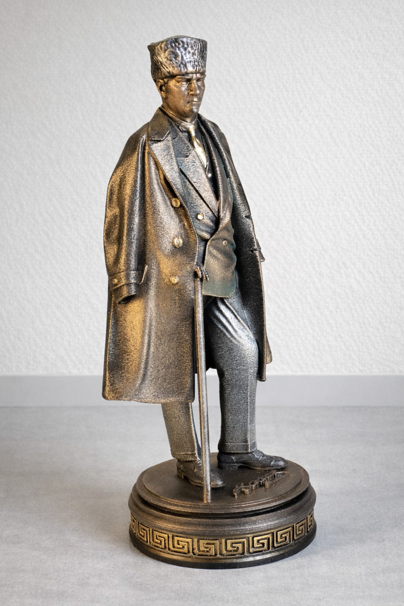 Atatürk Elinde baston Tutan Paltolu Dekoratif Biblo Heykel