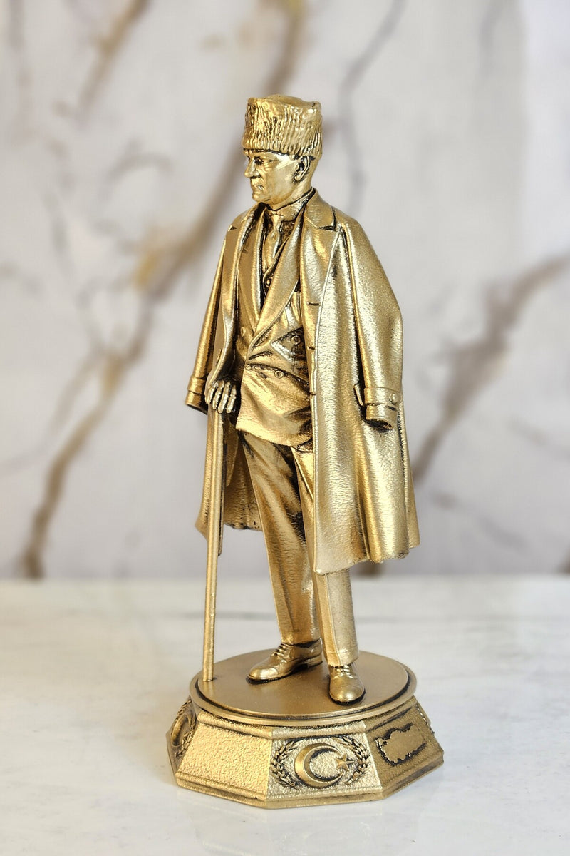 Atatürk Paltolu ve Bastonlu biblo Gold