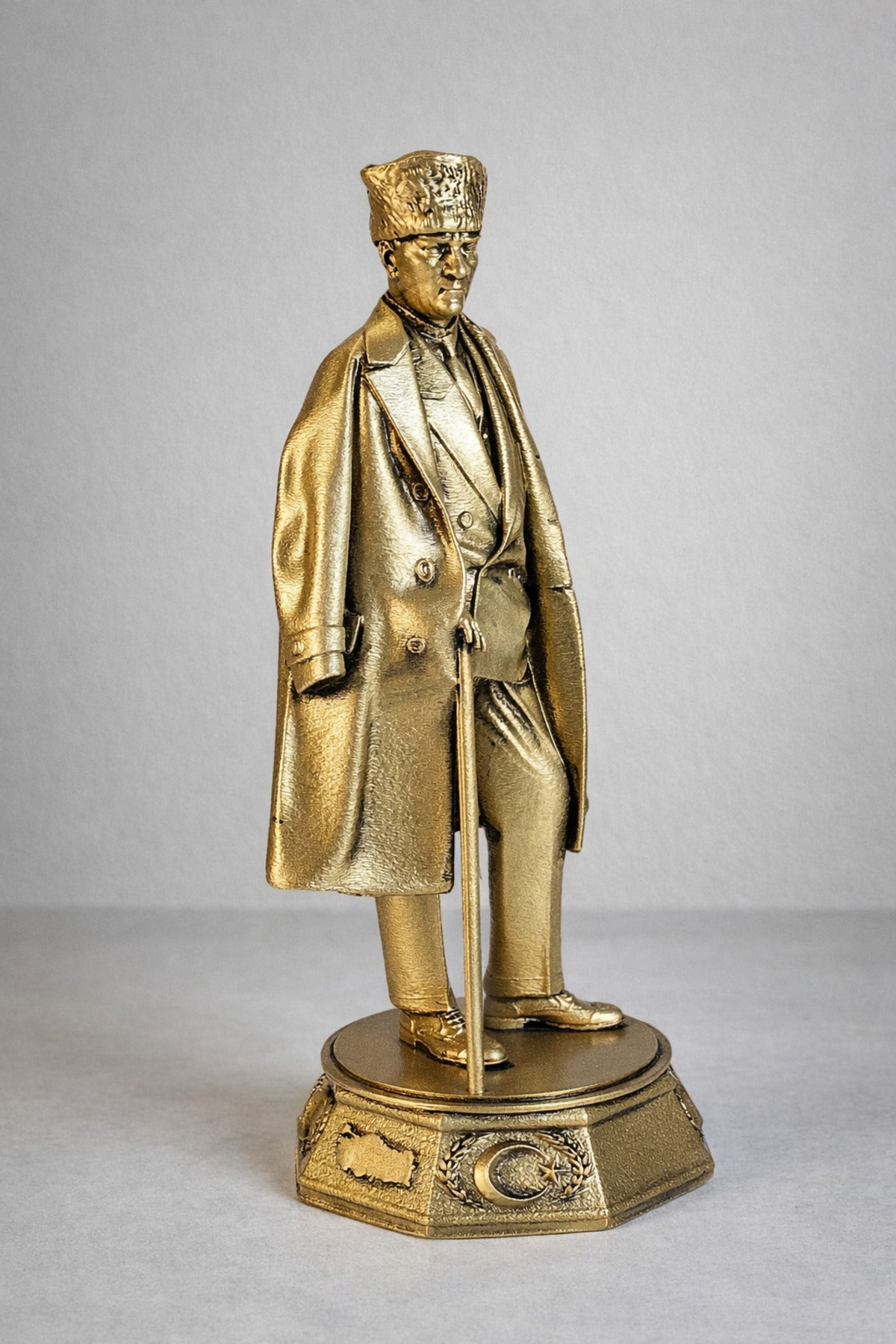 Atatürk Paltolu ve Bastonlu biblo Gold