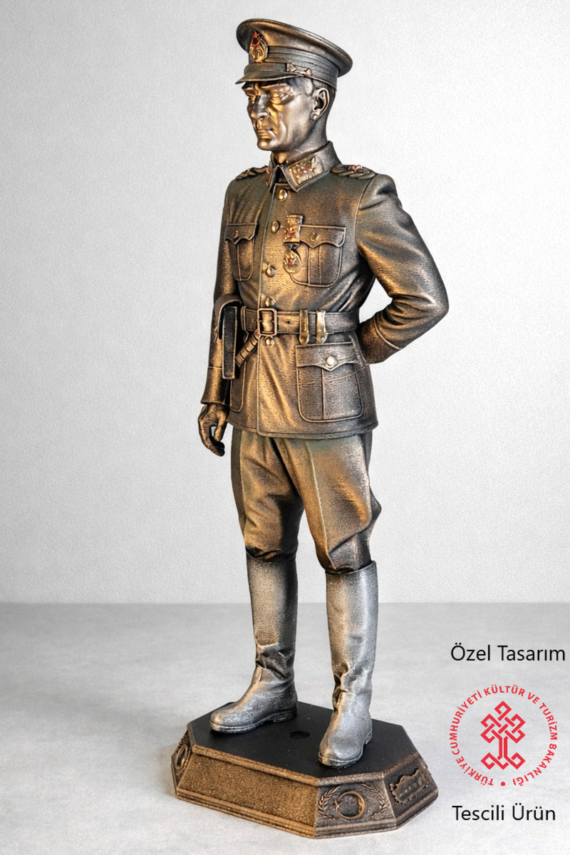 Dev Atatürk Üniformalı Orjinal işçilik biblo 50 cm